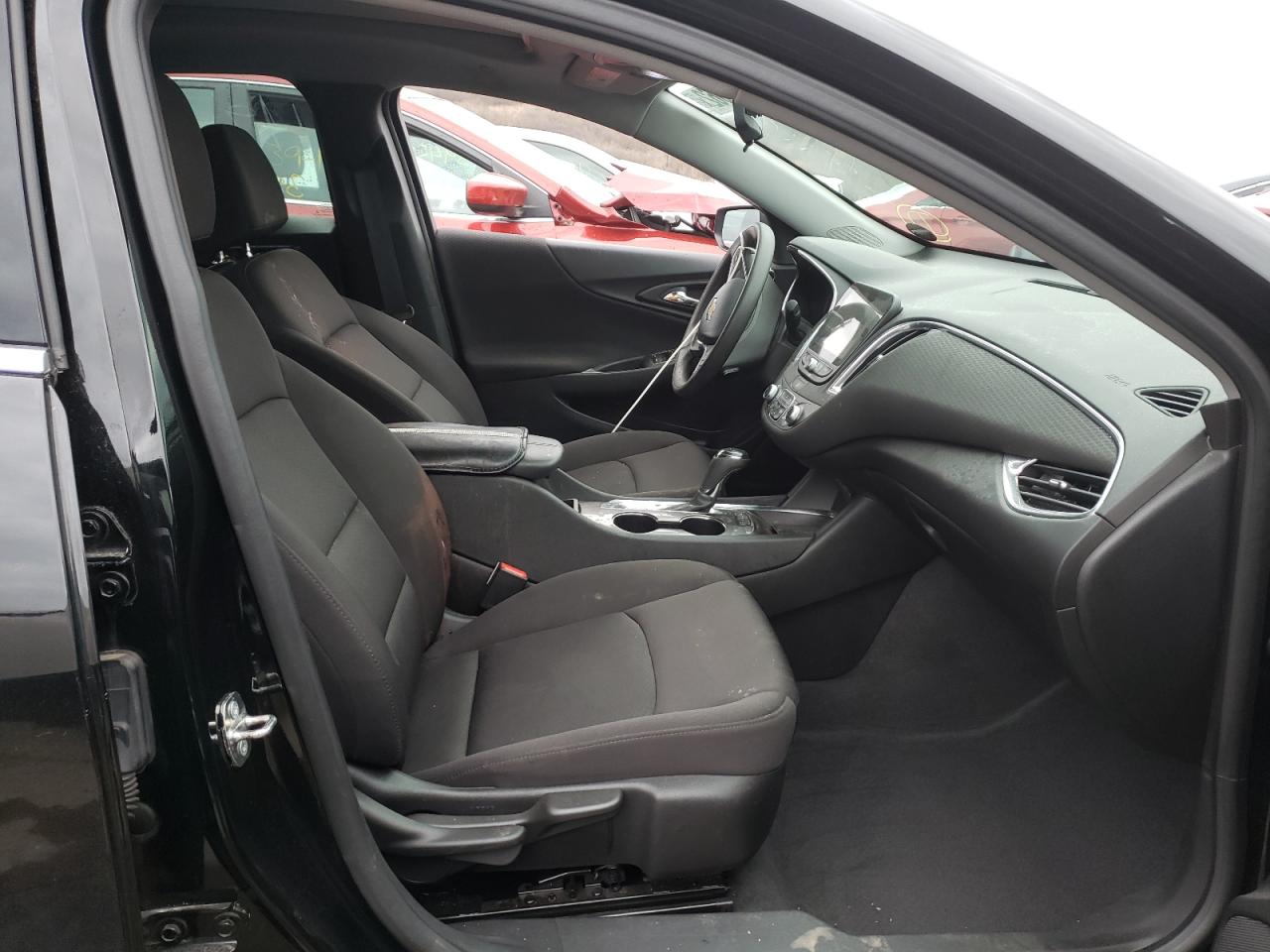 Photo 5 from auction – 2019 CHEVROLET MALIBU LT with VIN 1G1ZD5ST5KF178902