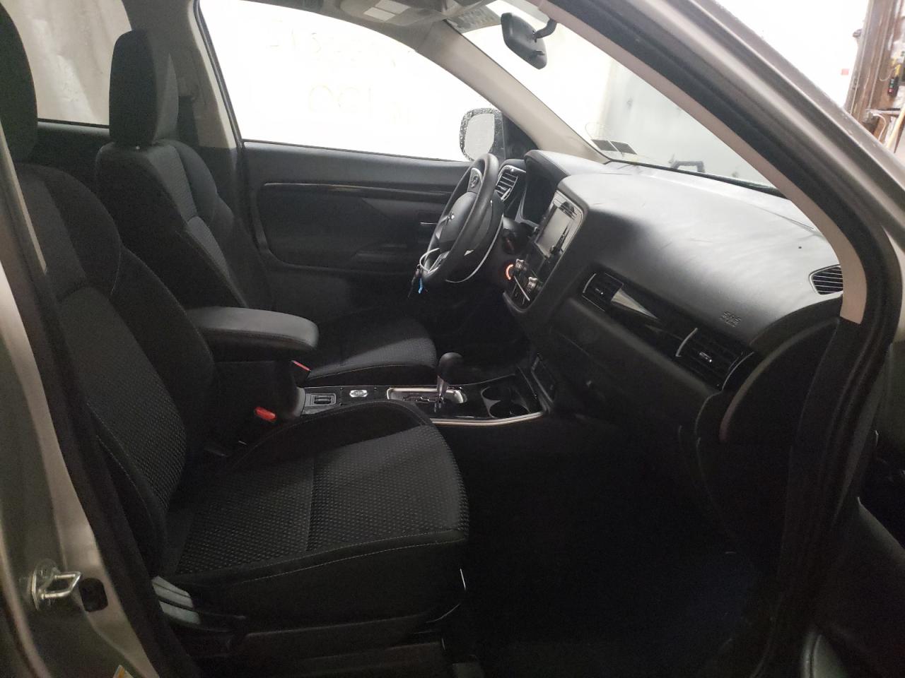 Photo 5 from auction – 2020 MITSUBISHI OUTLANDER with VIN JA4AZ3A37LZ048254