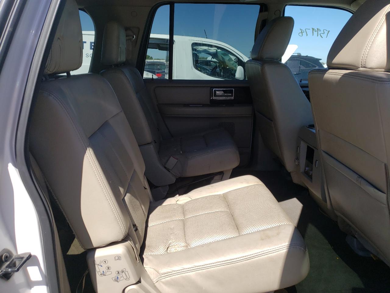 Photo 6 from auction – 2010 LINCOLN NAVIGATOR with VIN 5LMJJ3J58AEJ01667