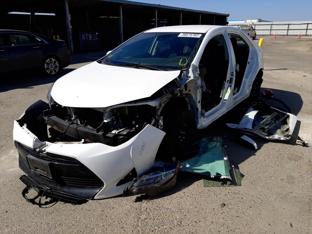 Photo 2 from auction – 2018 TOYOTA COROLLA L with VIN 2T1BURHE0JC023383