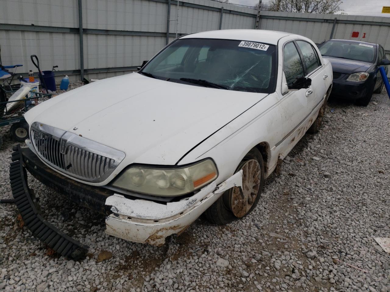 Photo 2 from auction – 2003 LINCOLN TOWN CAR E with VIN 1LNHM81W23Y635361