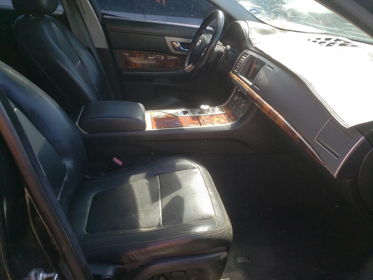 Photo 5 from auction – 2009 JAGUAR XF PREMIUM with VIN SAJWA06B29HR09454