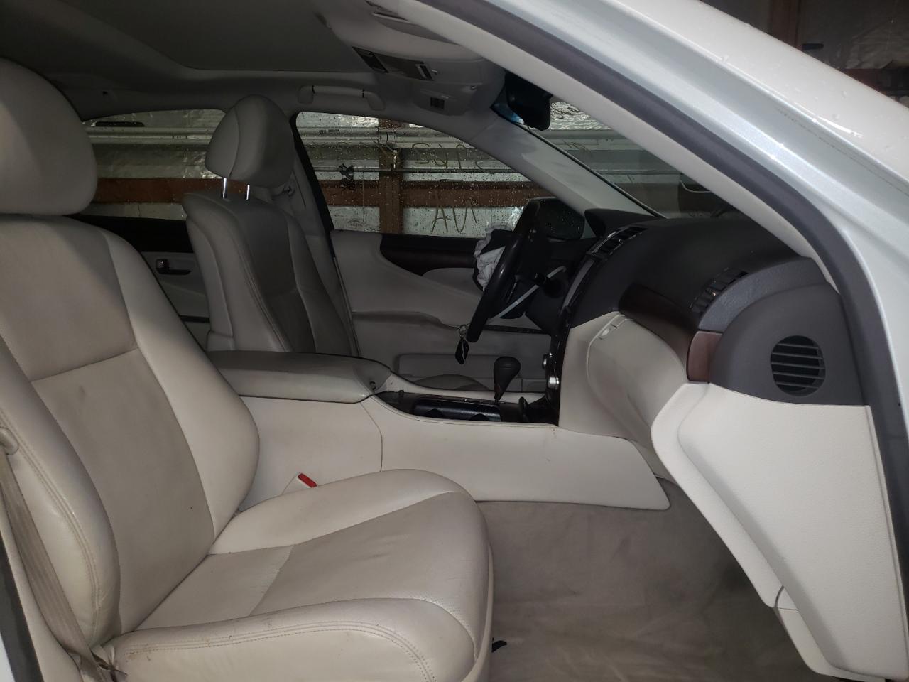 Photo 5 from auction – 2011 LEXUS LS 460 with VIN JTHCL5EF6B5011734