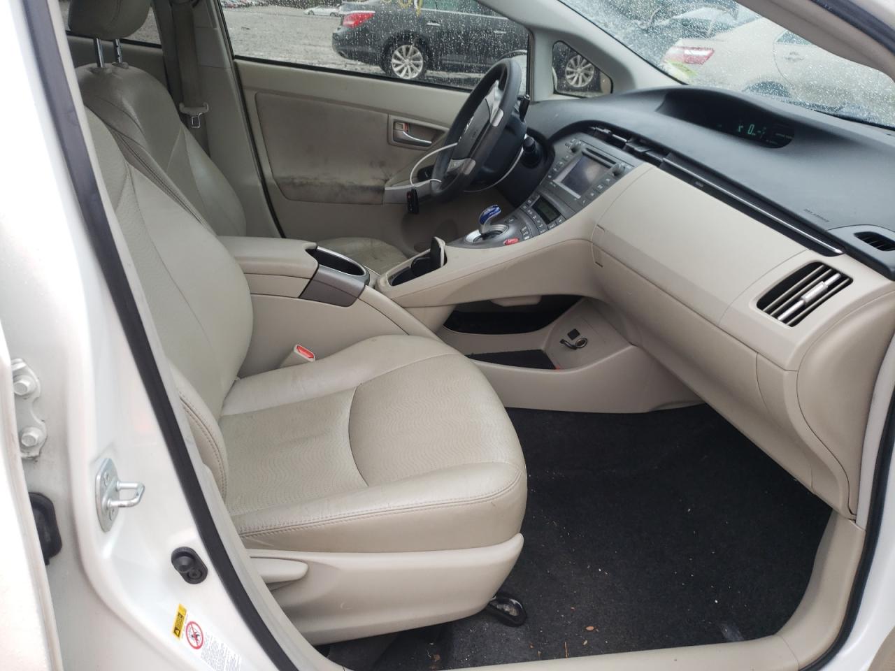 Photo 5 from auction – 2014 TOYOTA PRIUS with VIN JTDKN3DU8E1764429