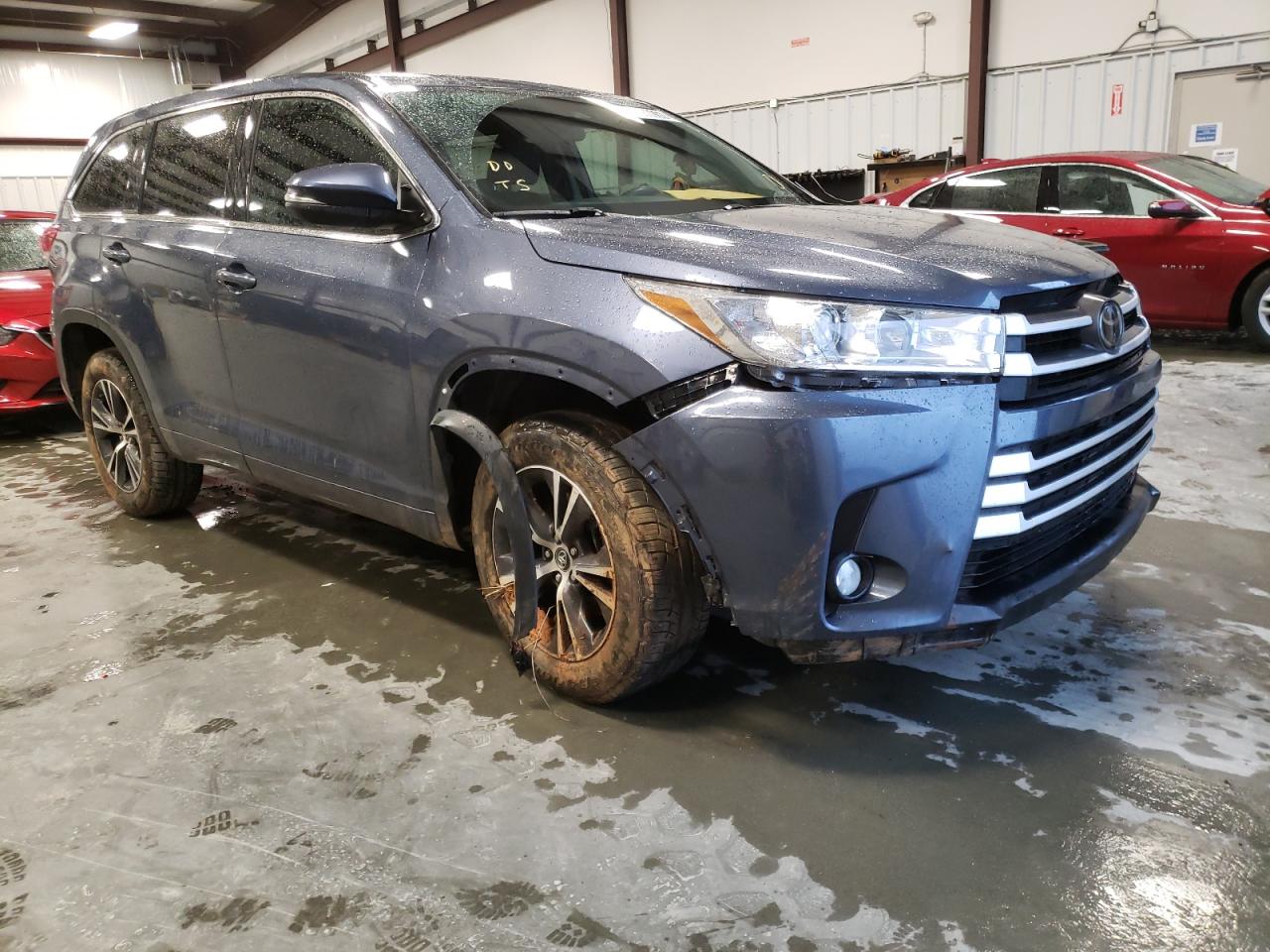 TOYOTA HIGHLANDER 2018 with VIN 5TDZZRFH0JS257852 - Photo from auction