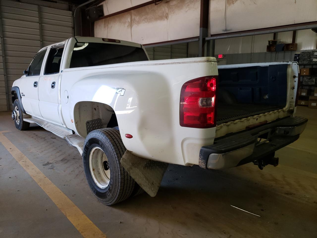 Photo 3 from auction – 2002 CHEVROLET SILVERADO with VIN 1GCJC33152F193005