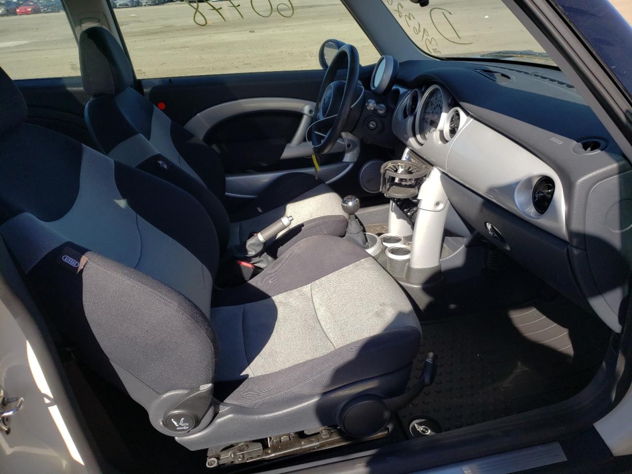 Photo 5 from auction – 2005 MINI COOPER with VIN WMWRC33455TC59023