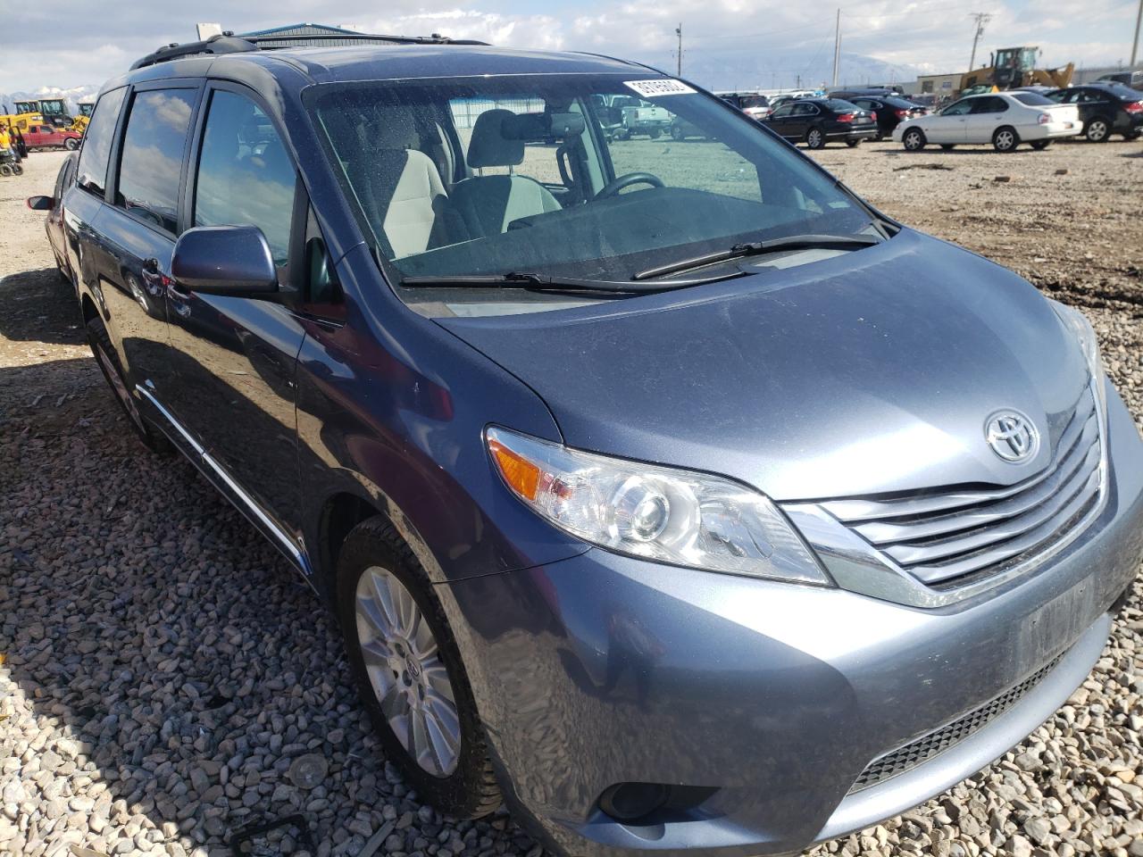 TOYOTA SIENNA LE 2015 with VIN 5TDJK3DC3FS099049 - Photo from auction