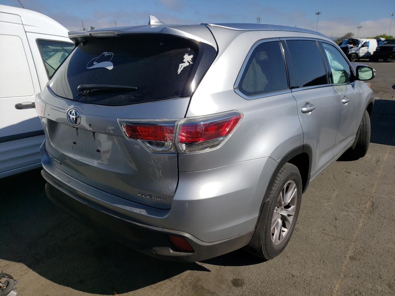 Photo 4 from auction – 2015 TOYOTA HIGHLANDER with VIN 5TDJKRFH1FS199601