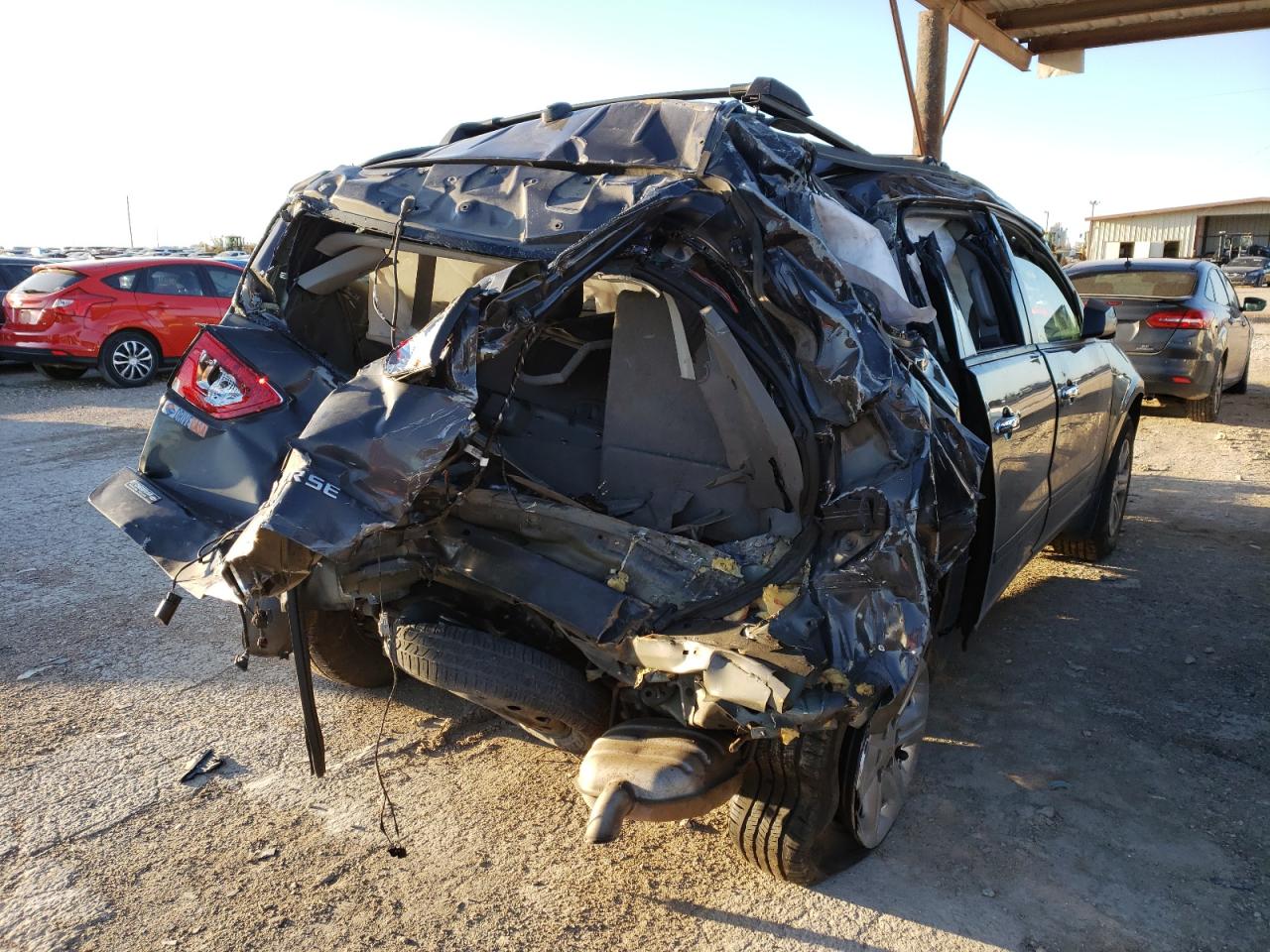 Photo 4 from auction – 2015 CHEVROLET TRAVERSE L with VIN 1GNKRFKD3FJ202858