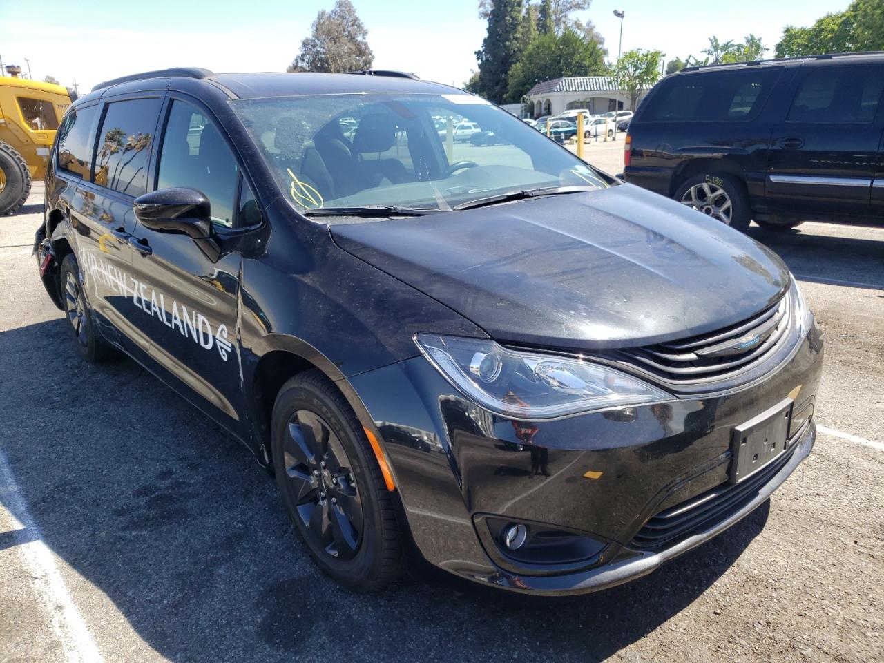 CHRYSLER PACIFICA H 2019 with VIN 2C4RC1H76KR590297 - Photo from auction