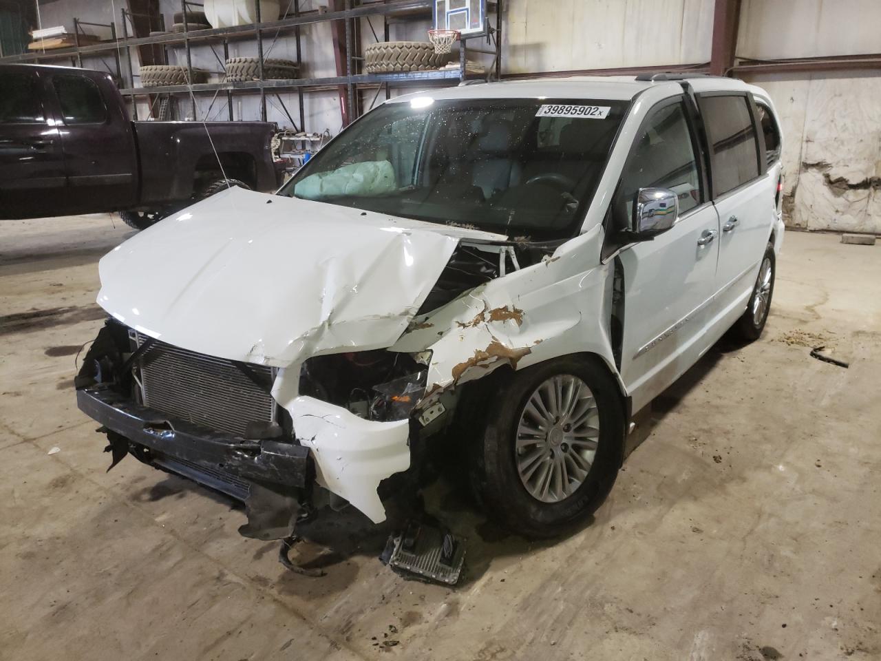 Photo 2 from auction – 2015 CHRYSLER TOWN & COU with VIN 2C4RC1CG1FR574098
