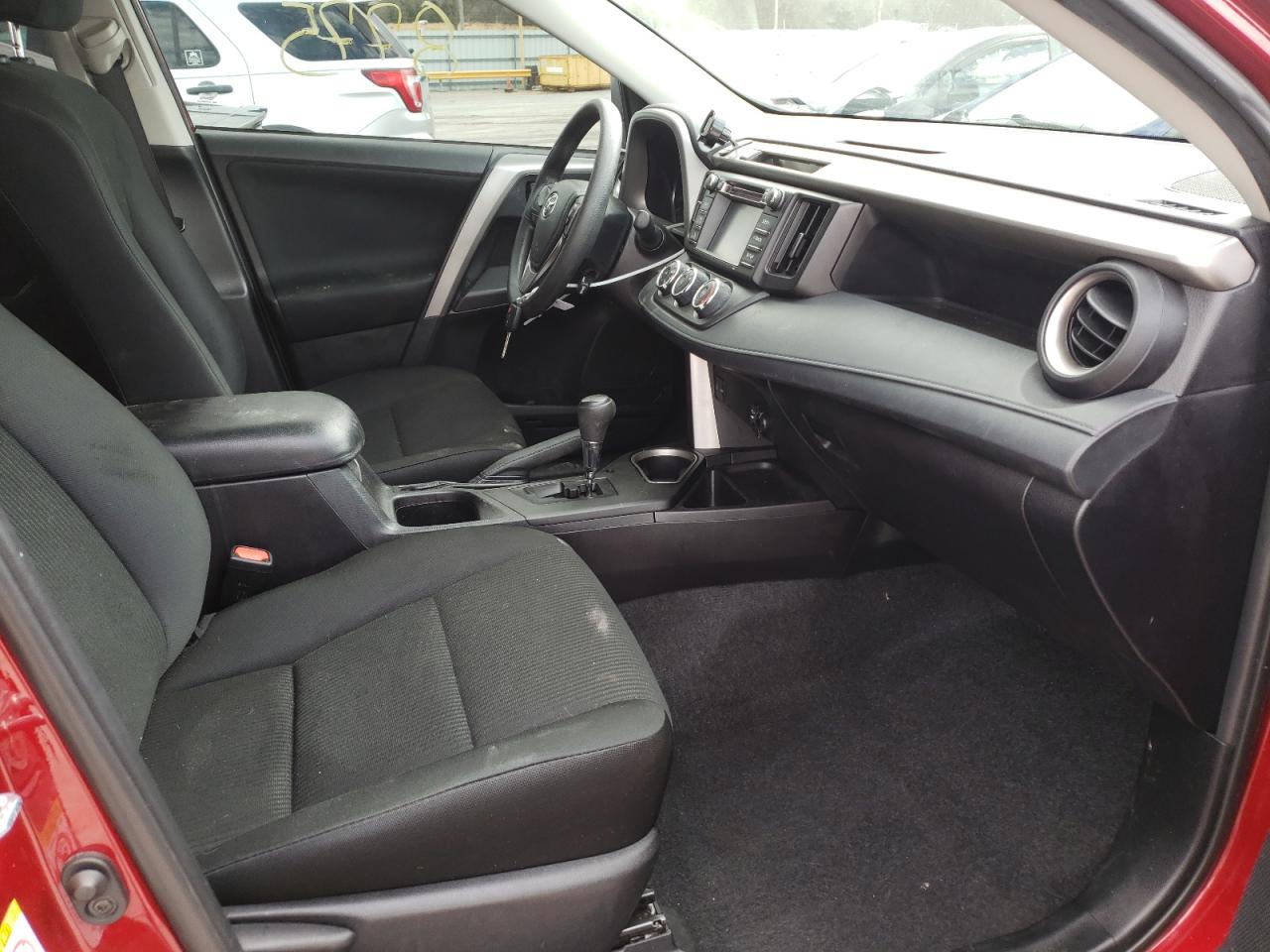 Photo 5 from auction – 2018 TOYOTA RAV4 LE with VIN 2T3BFREV6JW736650