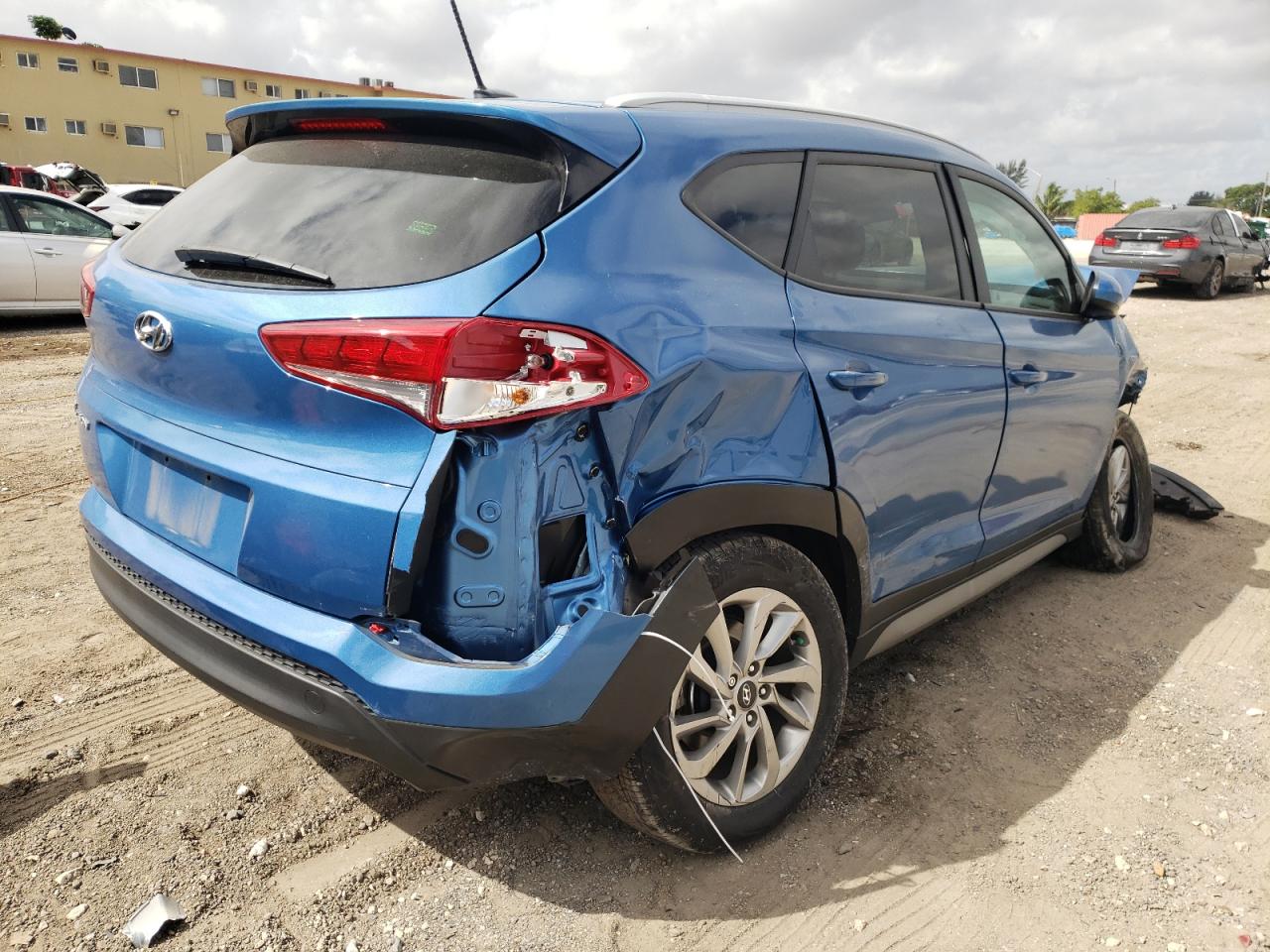 Photo 4 from auction – 2017 HYUNDAI TUCSON LIM with VIN KM8J33A40HU545971