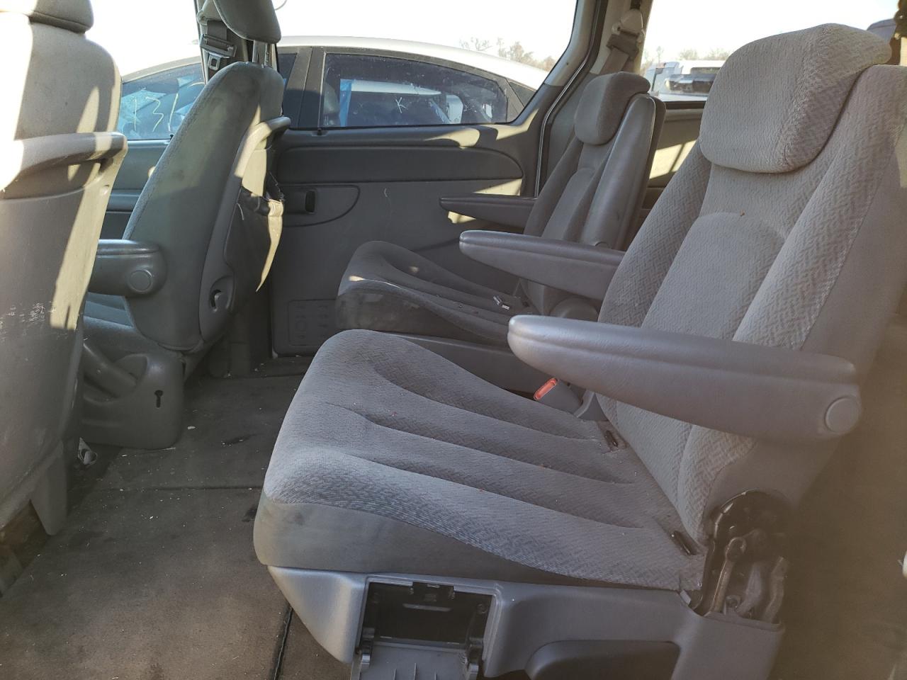 Photo 6 from auction – 2005 DODGE GRAND CARA with VIN 2D4GP44L15R565976