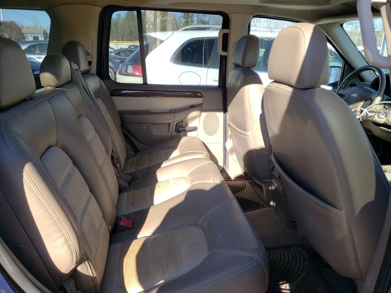 Photo 6 from auction – 2004 FORD EXPLORER E with VIN 1FMZU74W84UA47998
