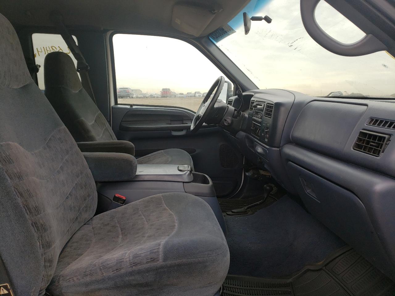 Photo 5 from auction – 2000 FORD F350 SUPER with VIN 1FTWX33F0YED74159