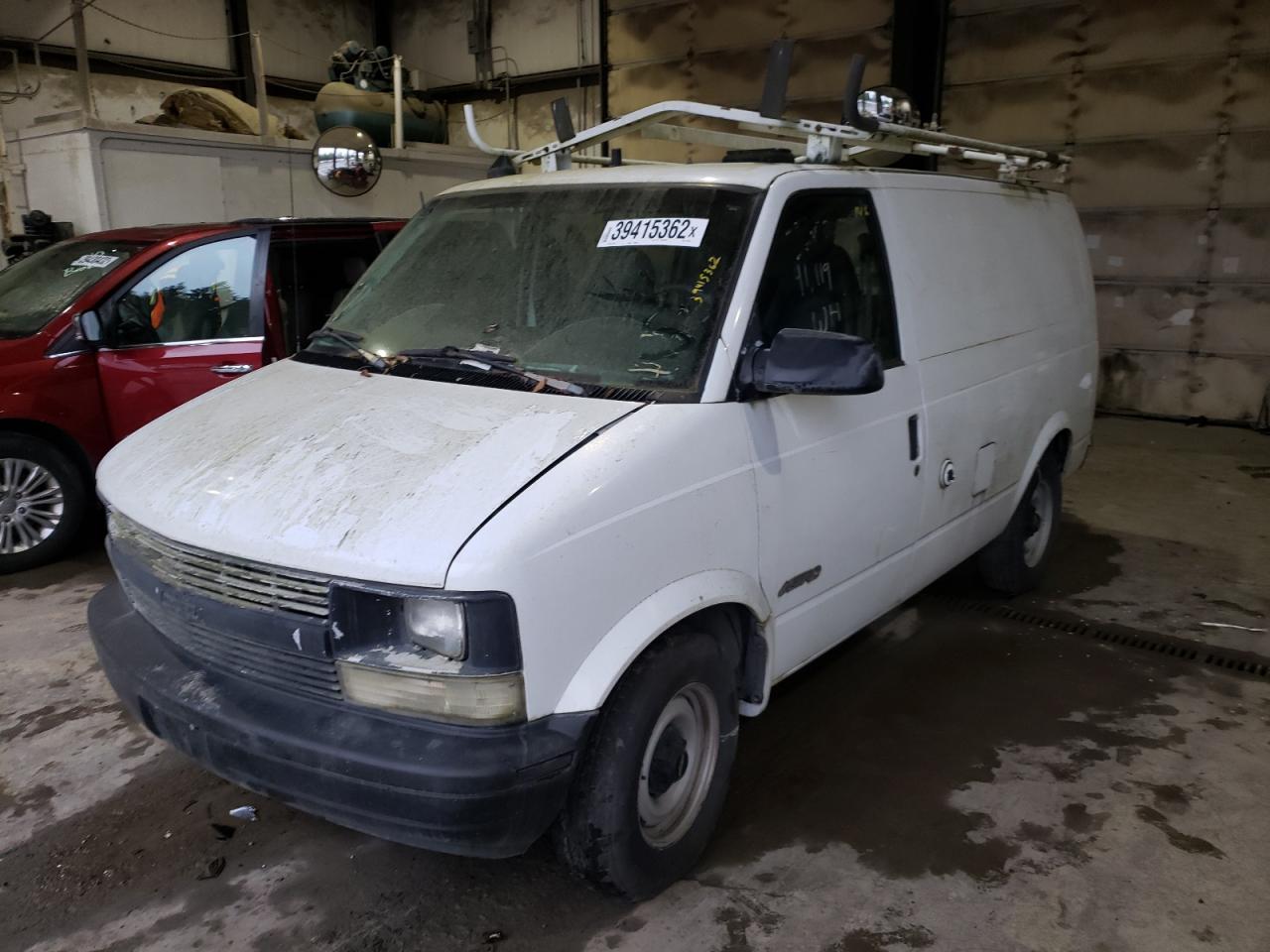 Photo 2 from auction – 2000 CHEVROLET ASTRO with VIN 1GCDM19W7YB162923
