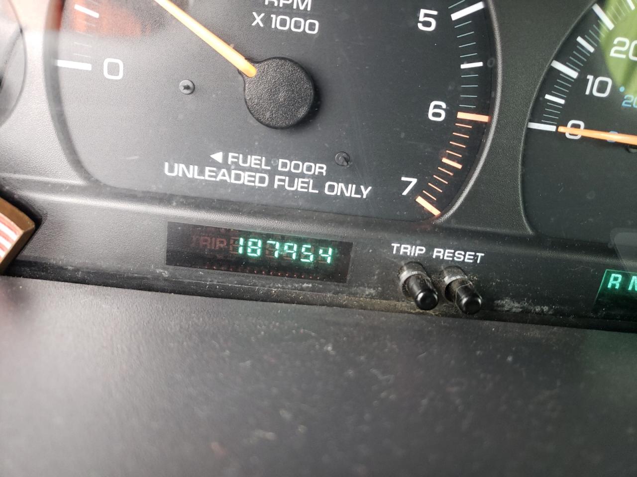 Photo 8 from auction – 2000 CHRYSLER TOWN & COU with VIN 1C4GP54L3YB699801