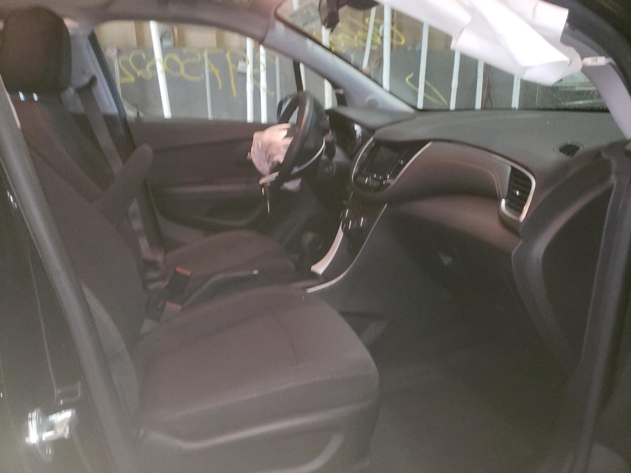Photo 5 from auction – 2020 CHEVROLET TRAX LS with VIN KL7CJKSB6LB063002