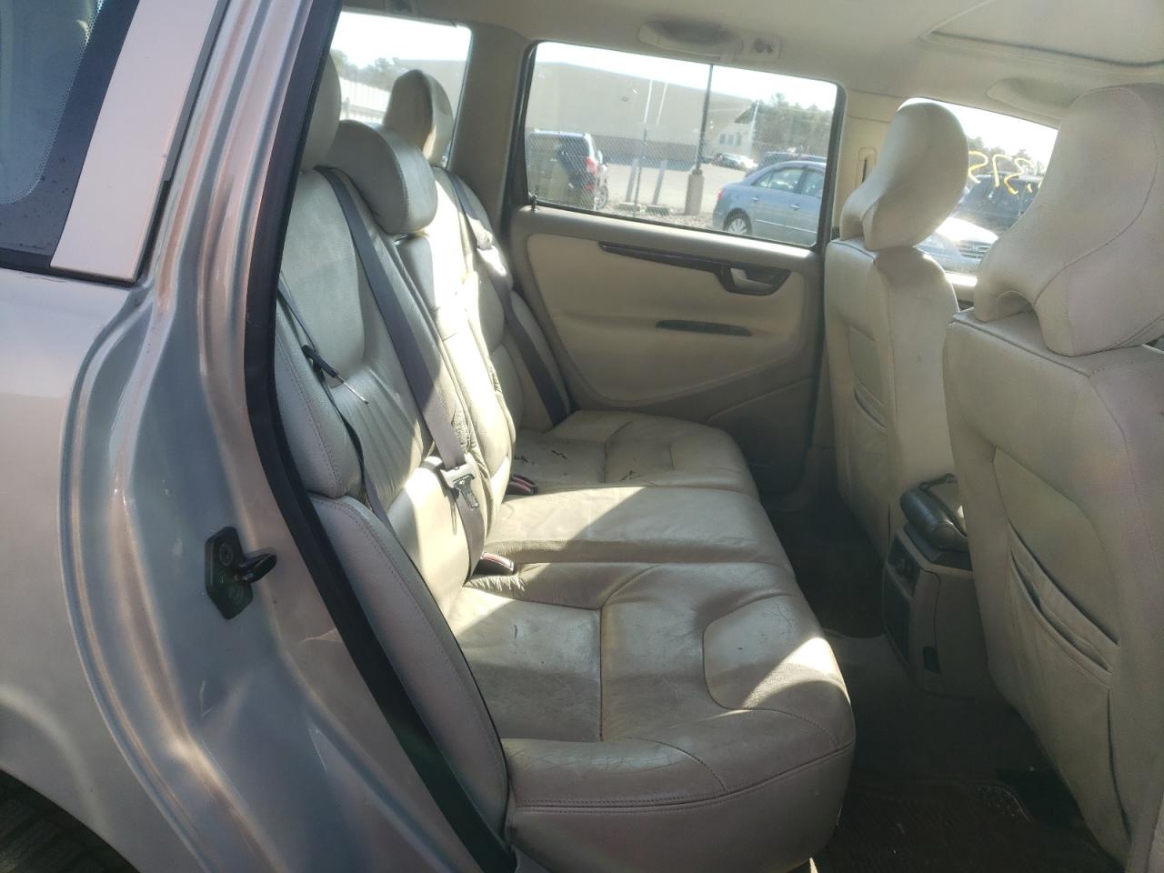 Photo 6 from auction – 2001 VOLVO V70 2.4T with VIN YV1SW58D512054566