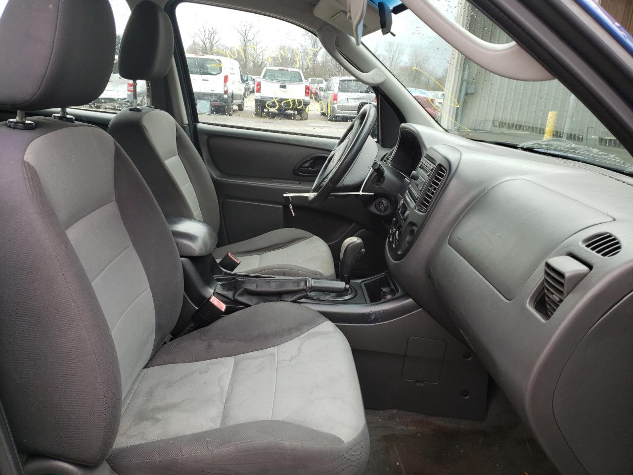 Photo 5 from auction – 2007 FORD ESCAPE XLS with VIN 1FMYU92Z07KB43869
