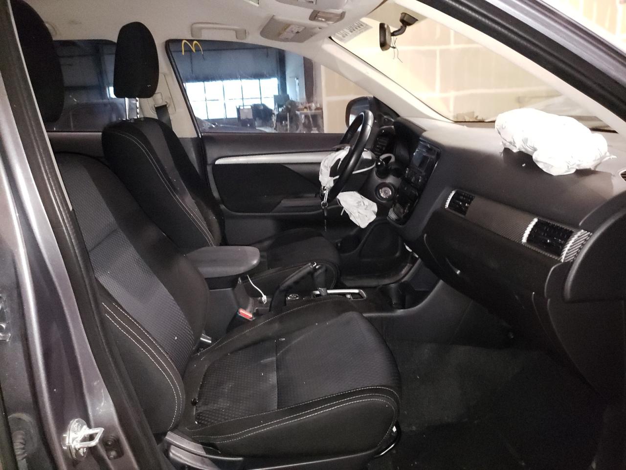 Photo 5 from auction – 2016 MITSUBISHI OUTLANDER with VIN JA4AZ3A31GZ041967