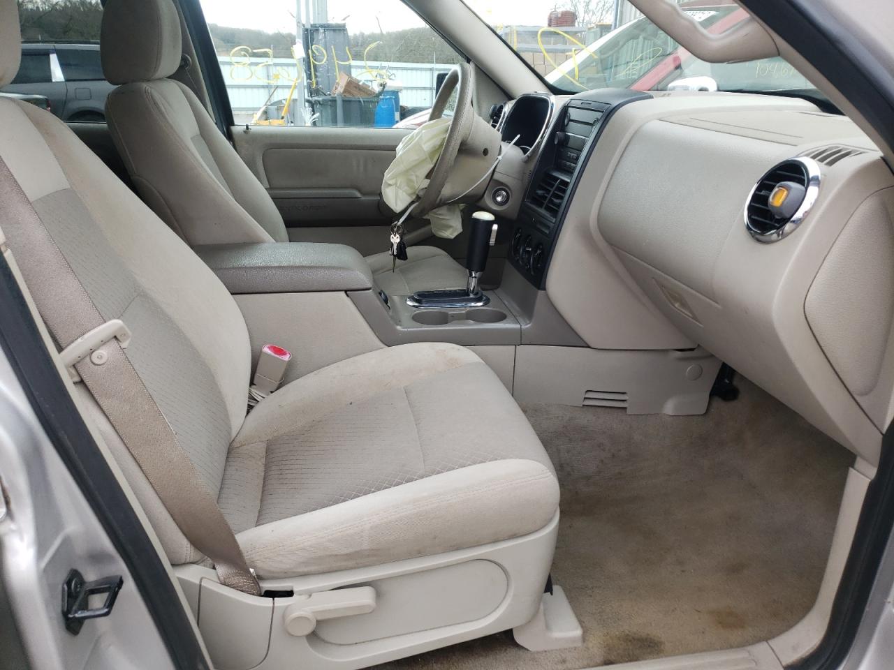 Photo 5 from auction – 2006 FORD EXPLORER X with VIN 1FMEU62E76UB44079