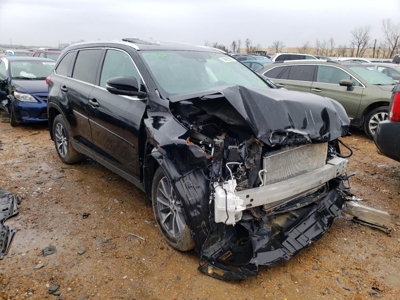 Photo 1 from auction – 2019 TOYOTA HIGHLANDER with VIN 5TDJZRFH2KS610784