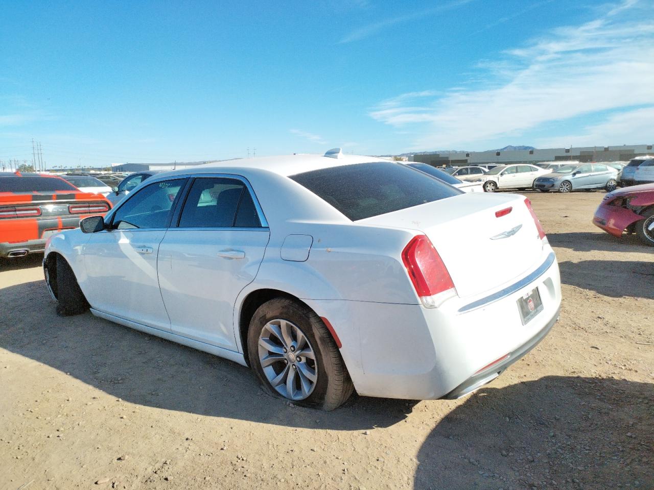 Photo 3 from auction – 2015 CHRYSLER 300 LIMITE with VIN 2C3CCAAG1FH802118
