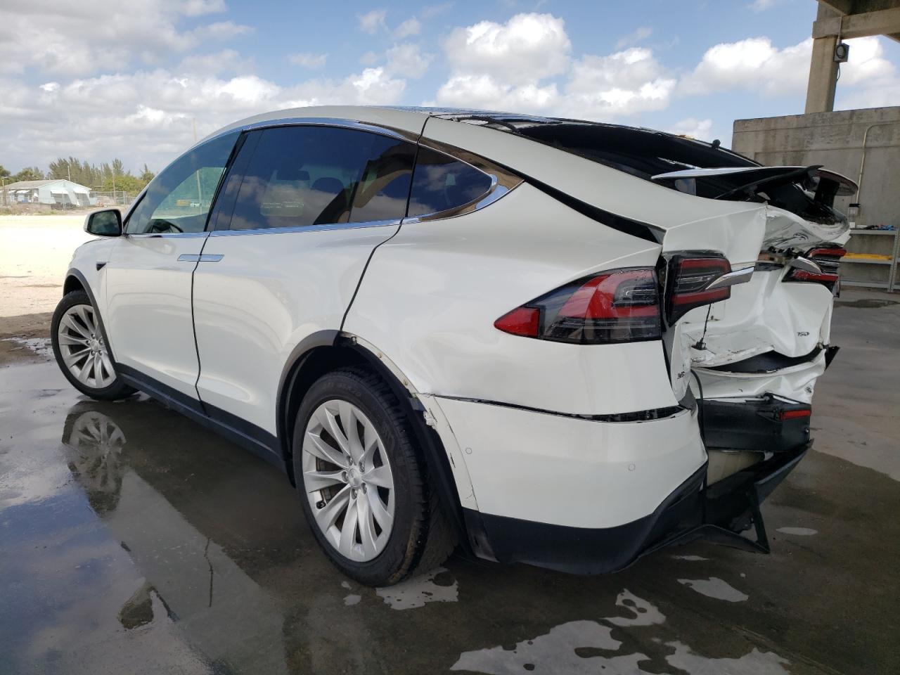 Photo 3 from auction – 2017 TESLA MODEL X with VIN 5YJXCBE2XHF063695