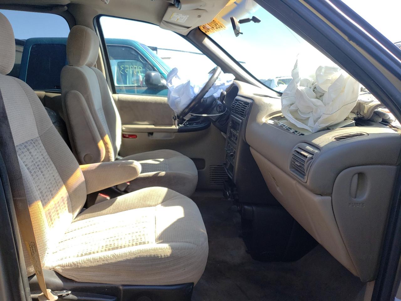 Photo 5 from auction – 2002 CHEVROLET VENTURE with VIN 1GNDX03E32D124934