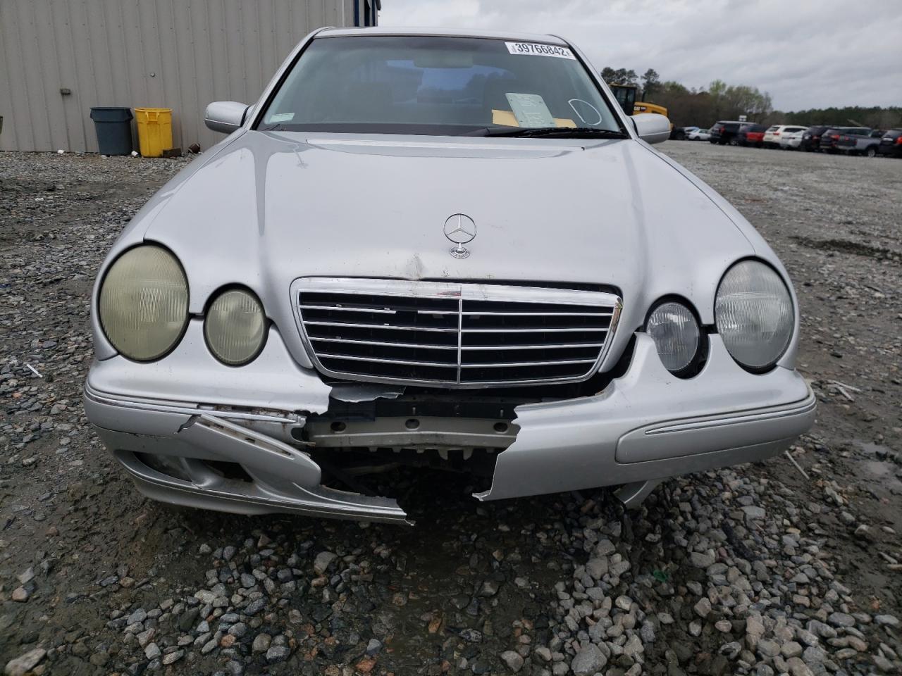 Photo 9 from auction – 2001 MERCEDES-BENZ E 320 with VIN WDBJF65J51B357797