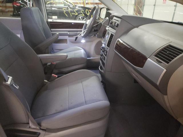 Photo 5 from auction – 2010 CHRYSLER TOWN & COU with VIN 2A4RR5D17AR149889