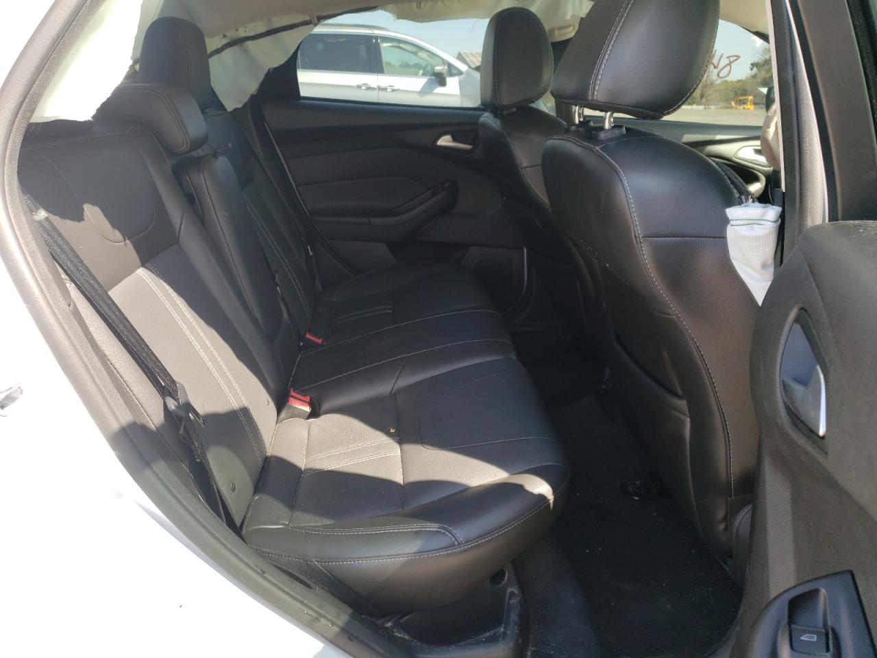 Photo 6 from auction – 2014 FORD FOCUS SE with VIN 1FADP3F28EL272962