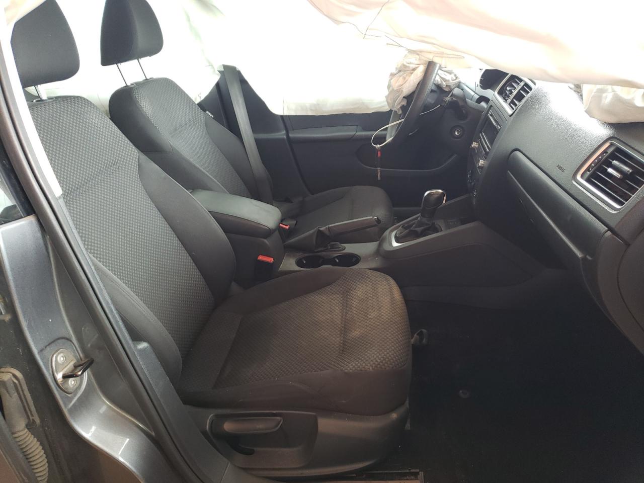 Photo 5 from auction – 2014 VOLKSWAGEN JETTA BASE with VIN 3VW2K7AJXEM303355