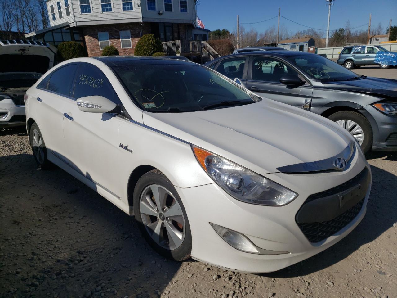 HYUNDAI SONATA HYB 2012 with VIN KMHEC4A44CA020686 - Photo from auction