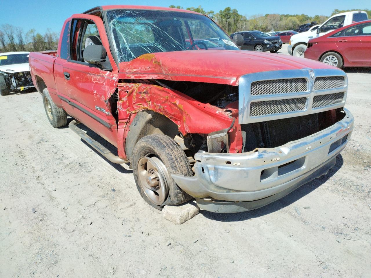 DODGE RAM 1500 2000 with VIN 1B7HC13Y4YJ104871 - Photo from auction