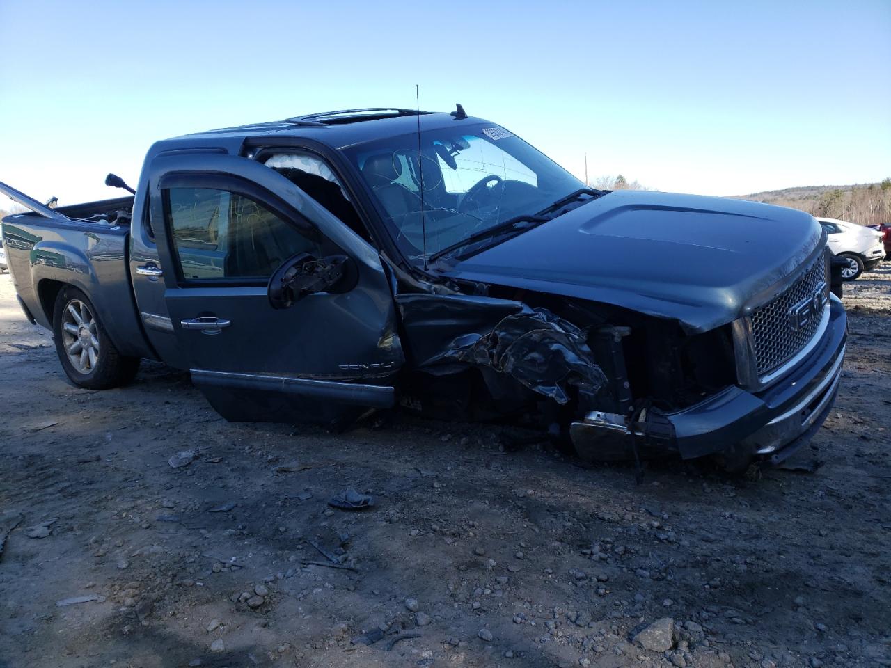 GMC SIERRA K15 2011 with VIN 3GTP2XE26BG105586 - Photo from auction