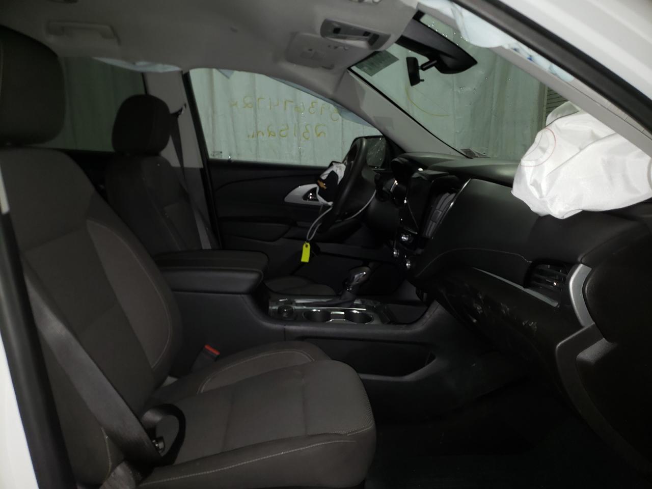 Photo 5 from auction – 2021 CHEVROLET TRAVERSE with VIN 1GNEVGKW7MJ162135