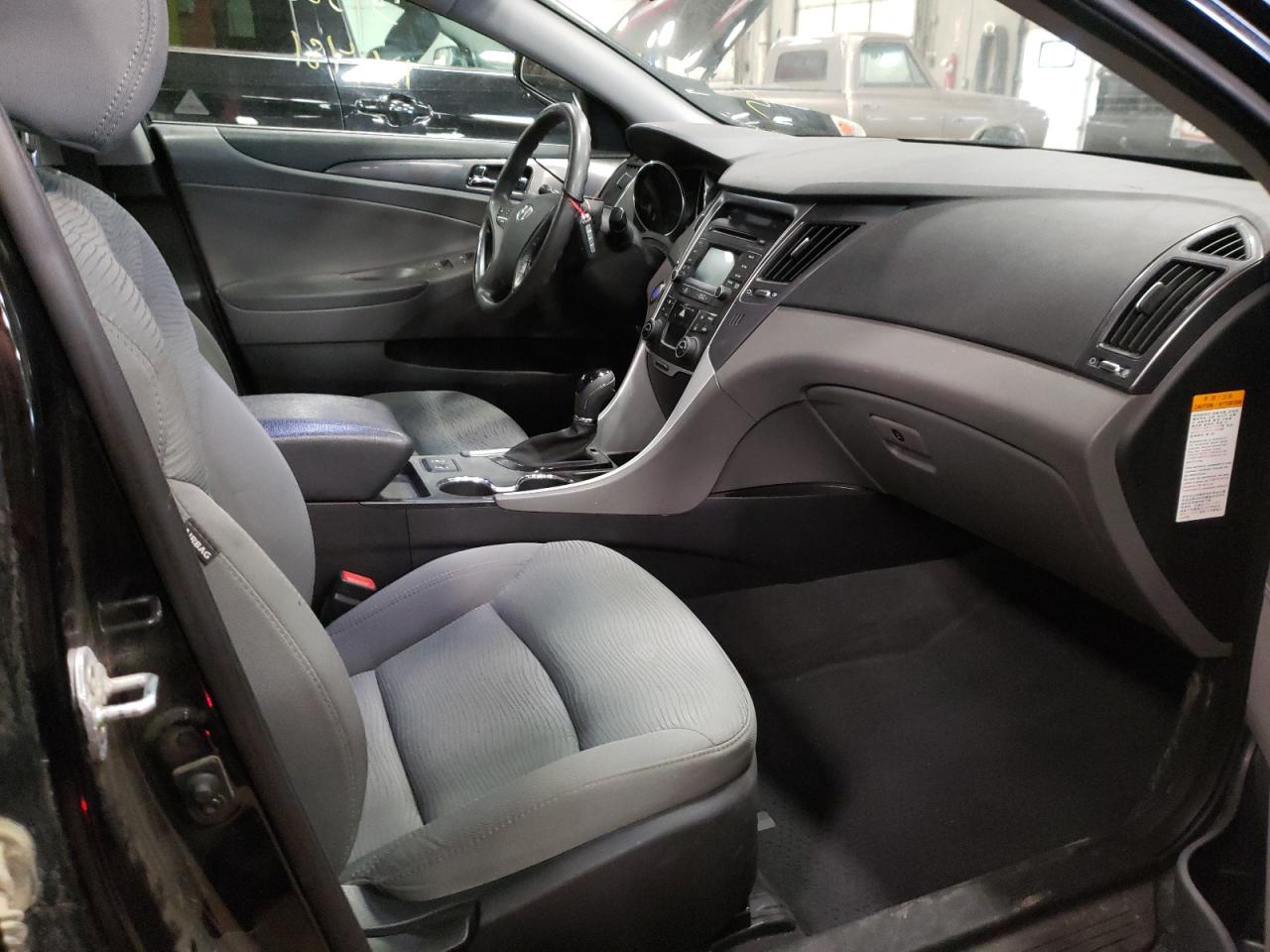 Photo 5 from auction – 2015 HYUNDAI SONATA HYB with VIN KMHEC4A41FA121737
