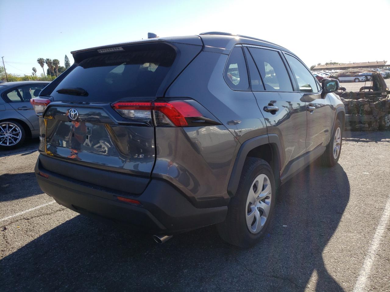 Photo 4 from auction – 2019 TOYOTA RAV4 LE with VIN 2T3H1RFV3KC032898