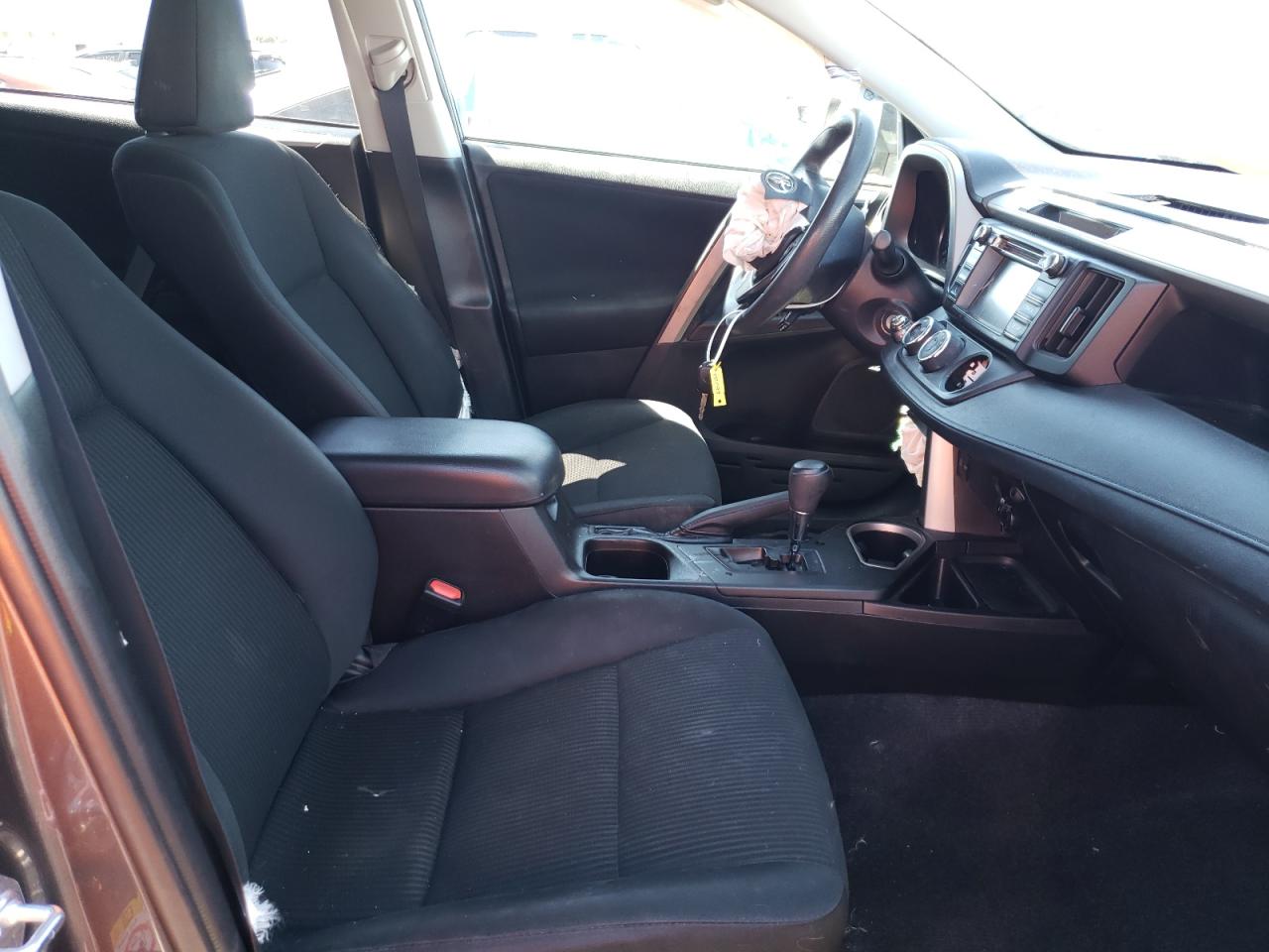 Photo 5 from auction – 2017 TOYOTA RAV4 LE with VIN 2T3BFREV5HW660266