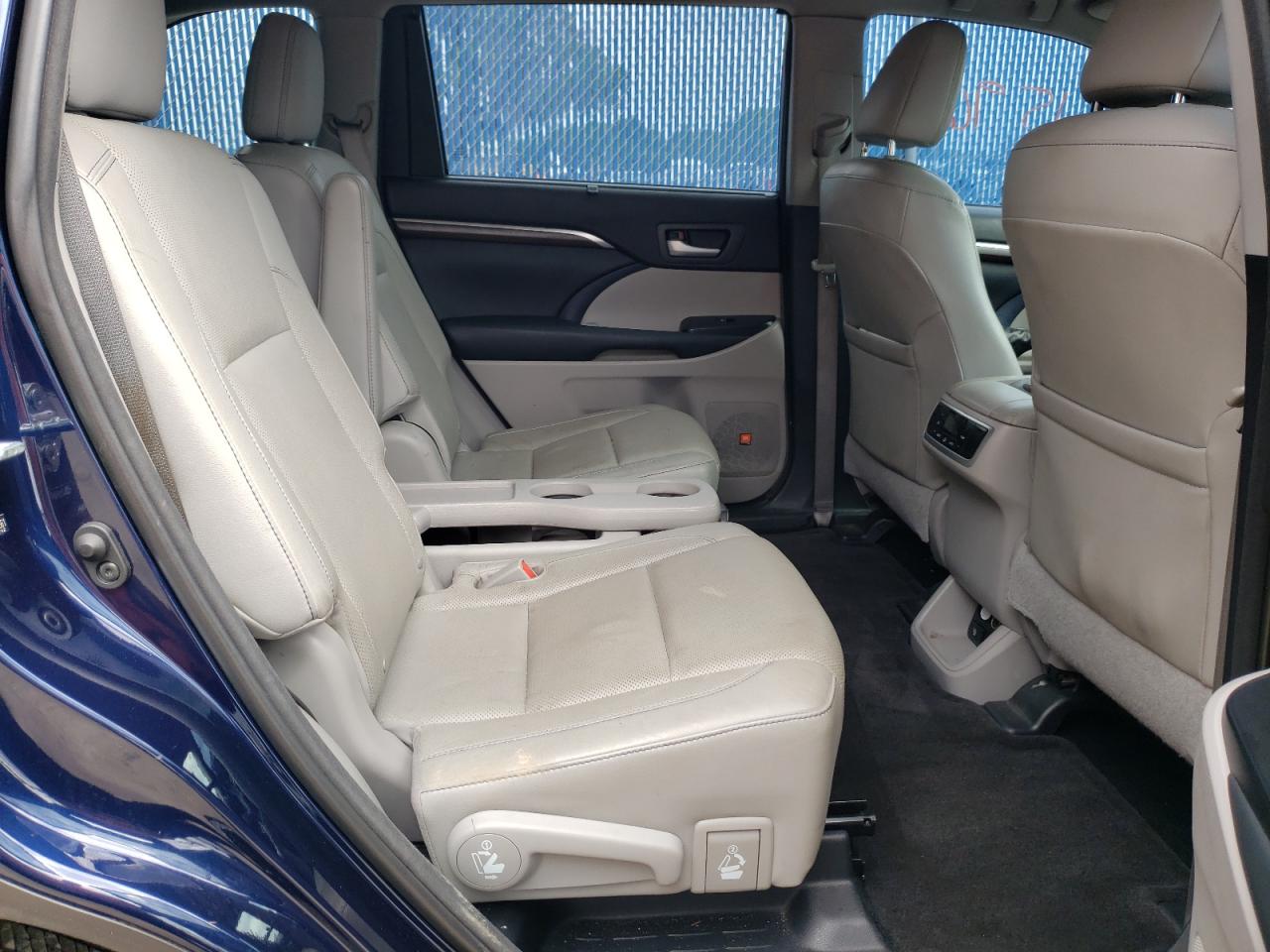 Photo 6 from auction – 2014 TOYOTA HIGHLANDER with VIN 5TDYKRFH4ES027561