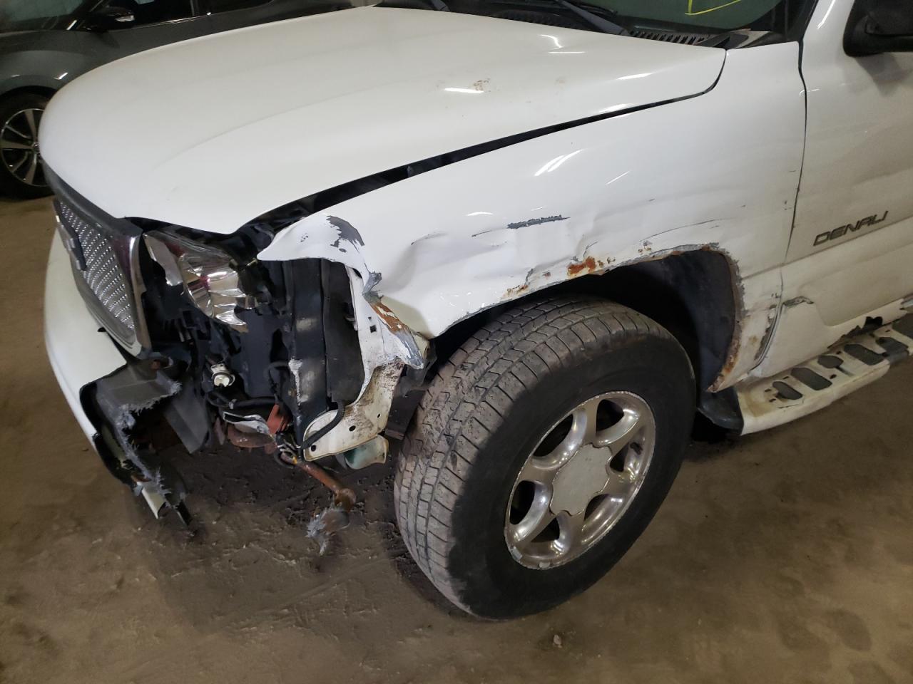 Photo 10 from auction – 2002 GMC DENALI with VIN 1GKEK63U42J237061