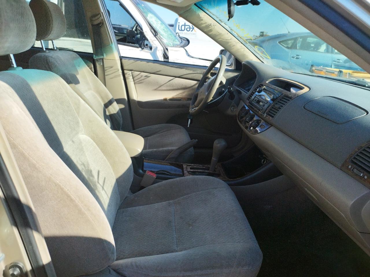 Photo 5 from auction – 2002 TOYOTA CAMRY LE with VIN JTDBE32K220101747