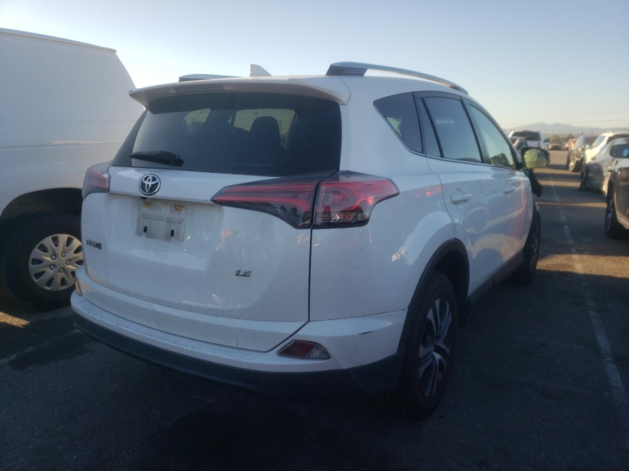 Photo 4 from auction – 2016 TOYOTA RAV4 LE with VIN JTMZFREV5GJ080947