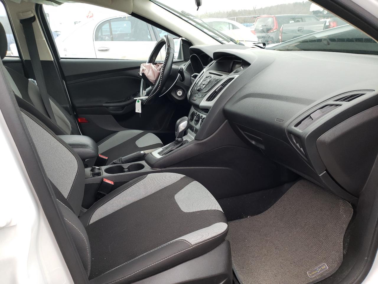 Фото 5 с аукциона – 2014 FORD FOCUS SE с VIN 1FADP3K2XEL413794