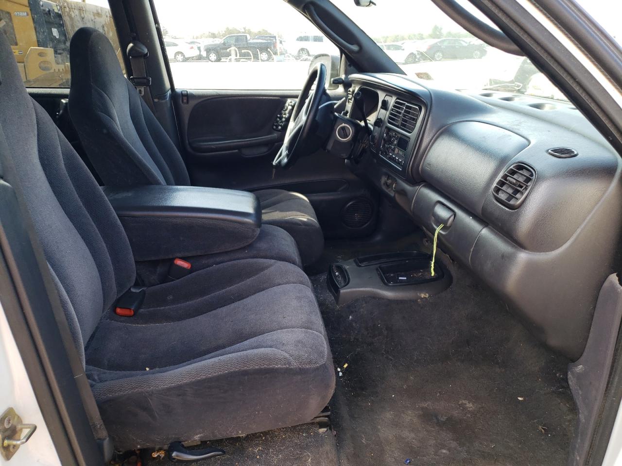 Photo 5 from auction – 2000 DODGE DAKOTA QUA with VIN 1B7GL2AX8YS775174