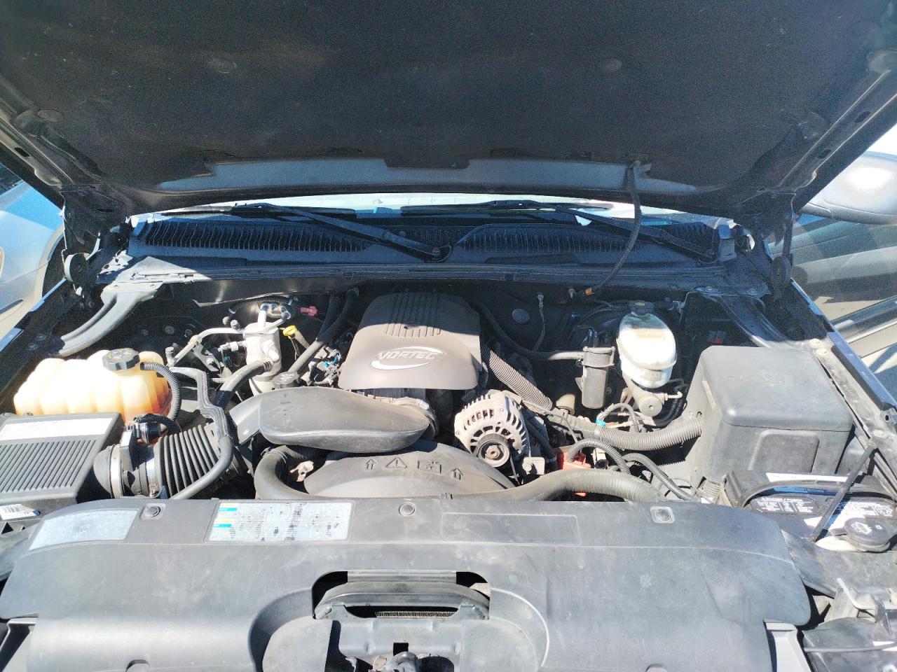 Photo 7 from auction – 2004 CHEVROLET SILVERADO with VIN 2GCEK19TX41240556